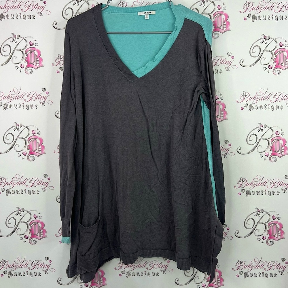 Lisa Todd shirt long sleeves dual color Gray and Teal V-Neck Women's Top